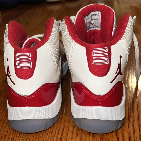 Gently used Jordans varsity red youth size 1.5Y. - Picture 2 of 5